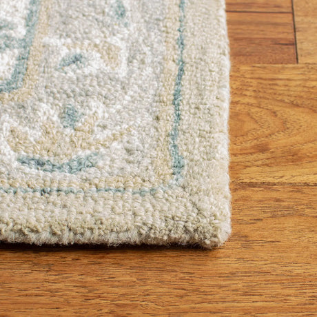 Safavieh Micro-Loop 4'-0" x 6'-0" Rug in Light Grey / Ivory