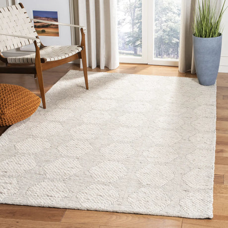 Safavieh Marbella 4'-0" x 6'-0" Rug in Beige