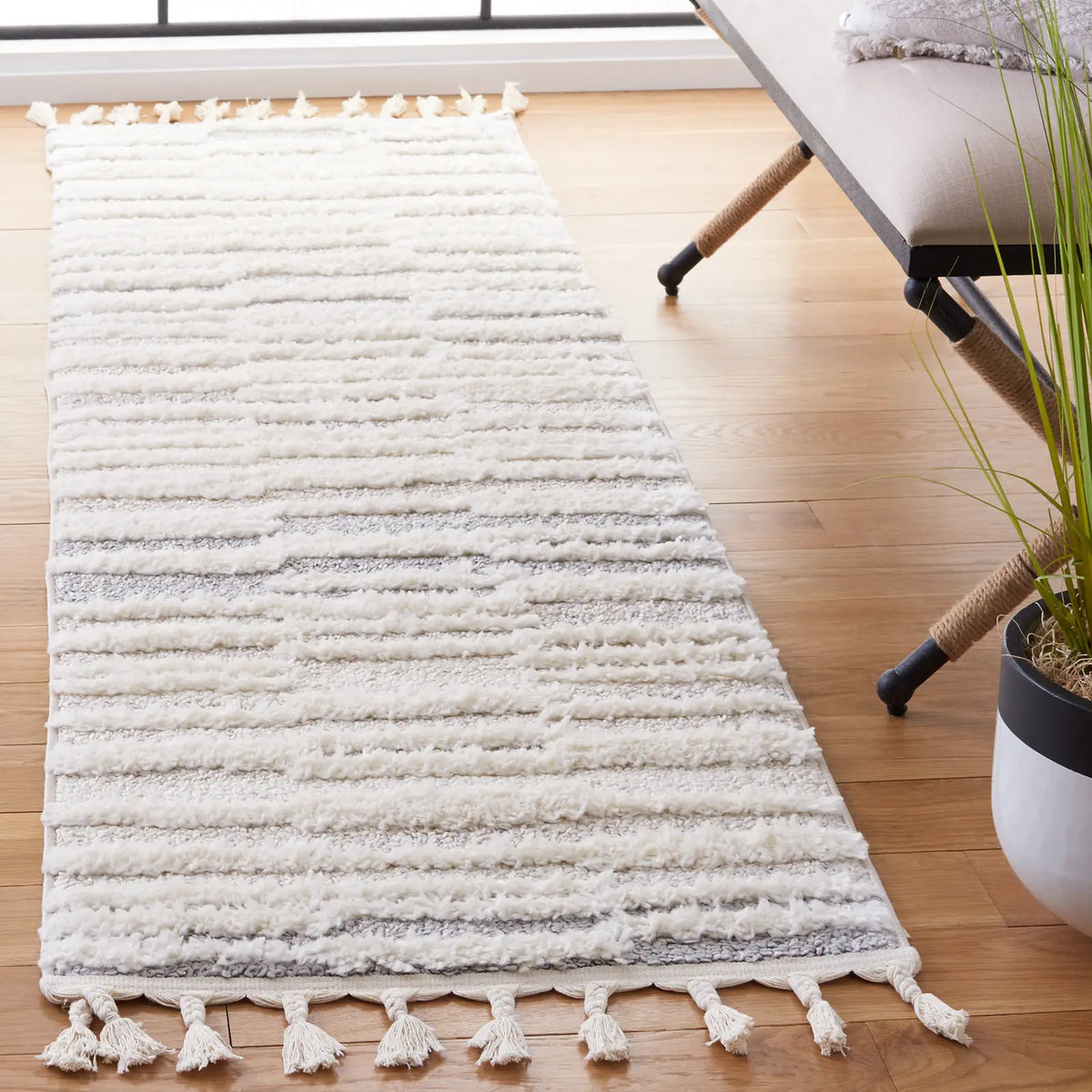 Safavieh Moroccan Tassel Shag 2'-3" x 10'-0" Rug in Beige / Ivory