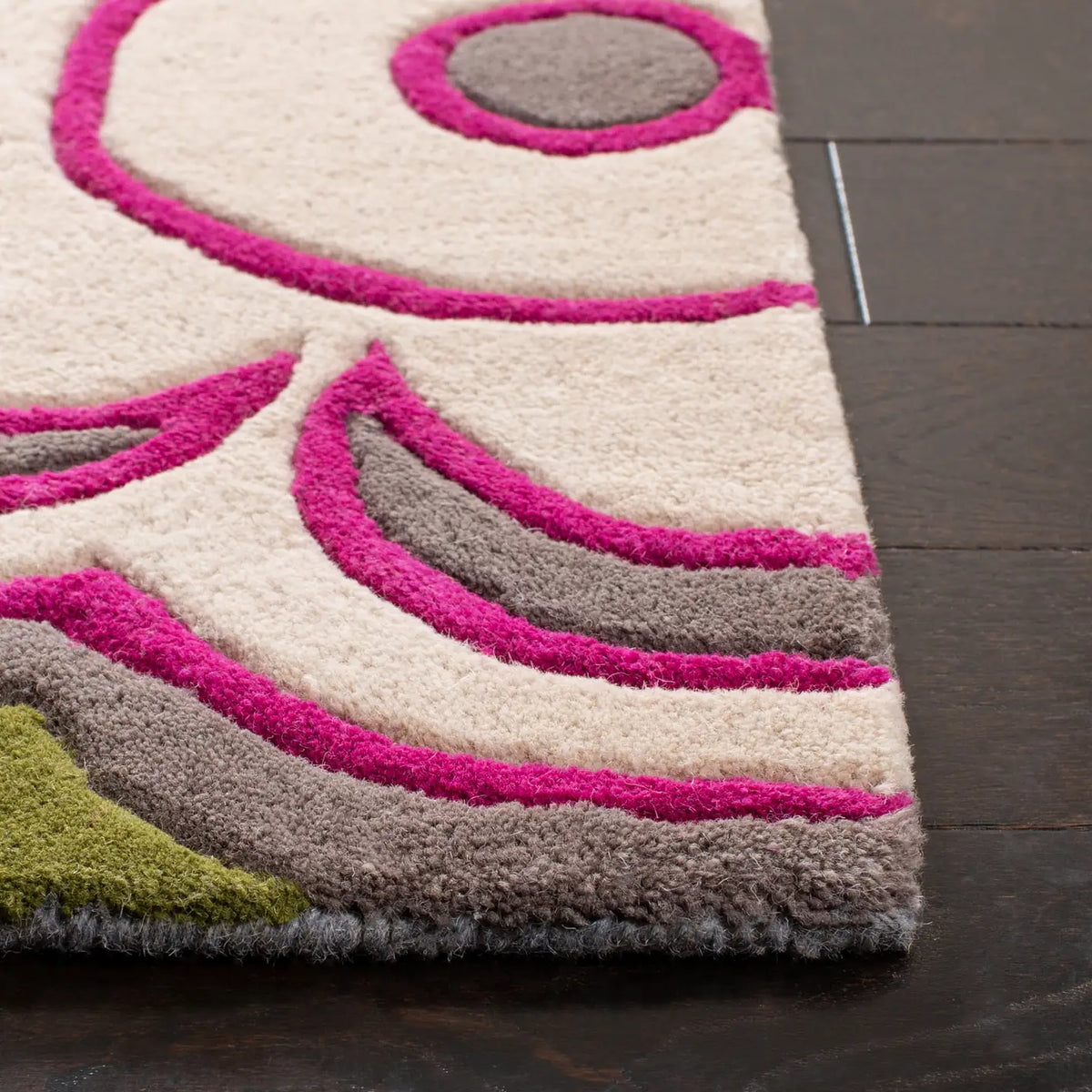 Safavieh Soho 3'-6" x 5'-6" Rug in Ivory / Multi