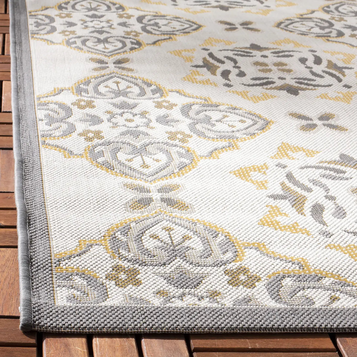 Safavieh Courtyard 4'-0" x 5'-7" Rug in Anthracite / Light Grey