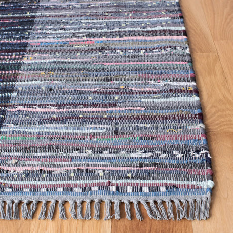 Safavieh Rag Rug 4'-0" x 6'-0" Rug in Grey / Black