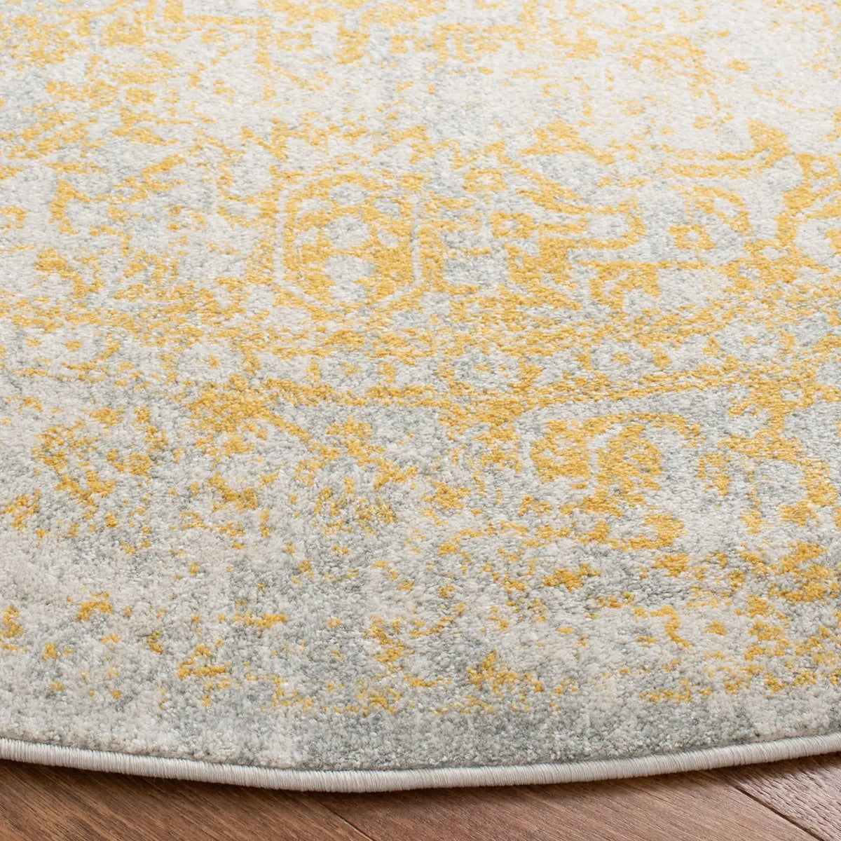 Safavieh Evoke 5'-3" x 5'-3" Rug in Ivory / Gold