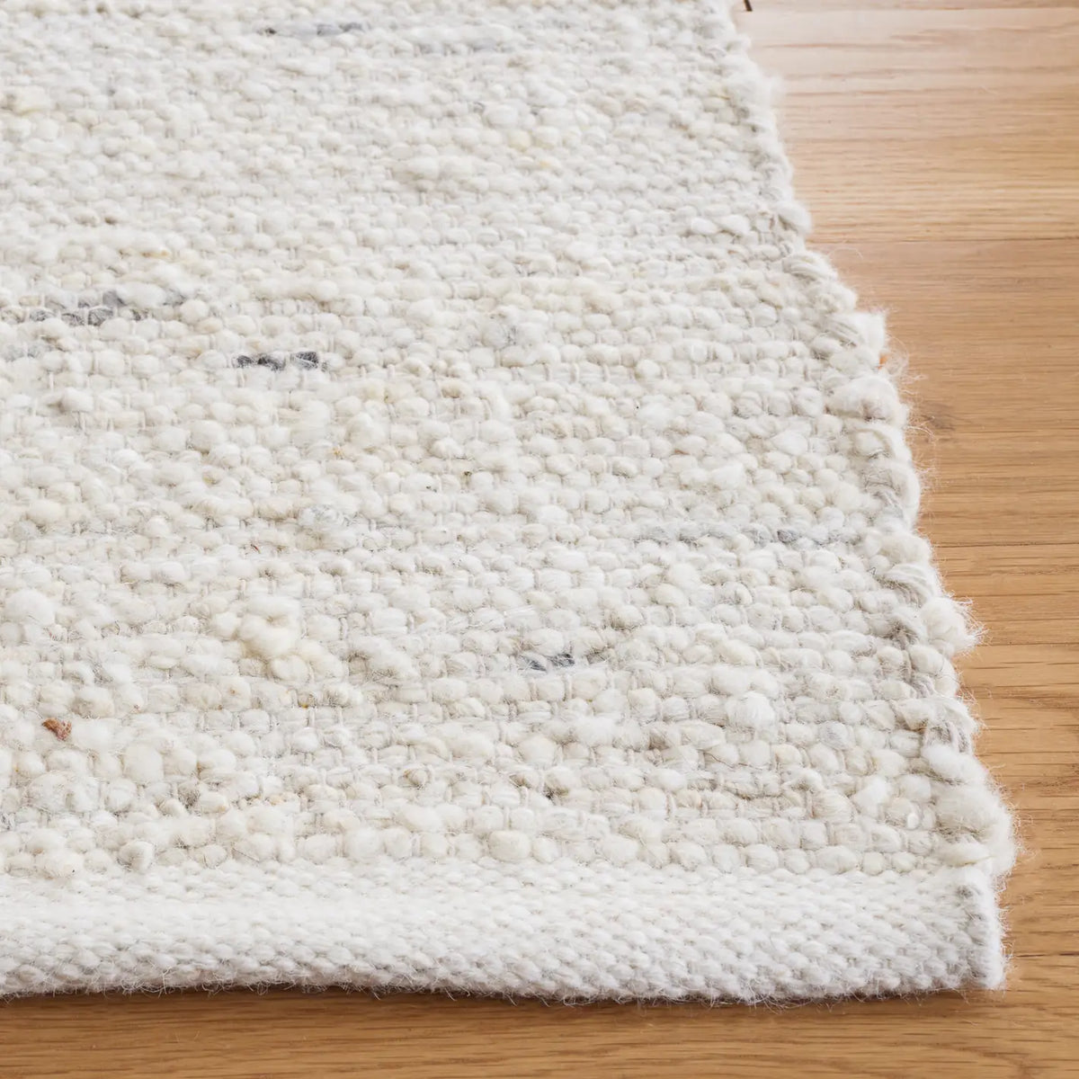 Safavieh Natura 4'-0" x 6'-0" Rug in Ivory