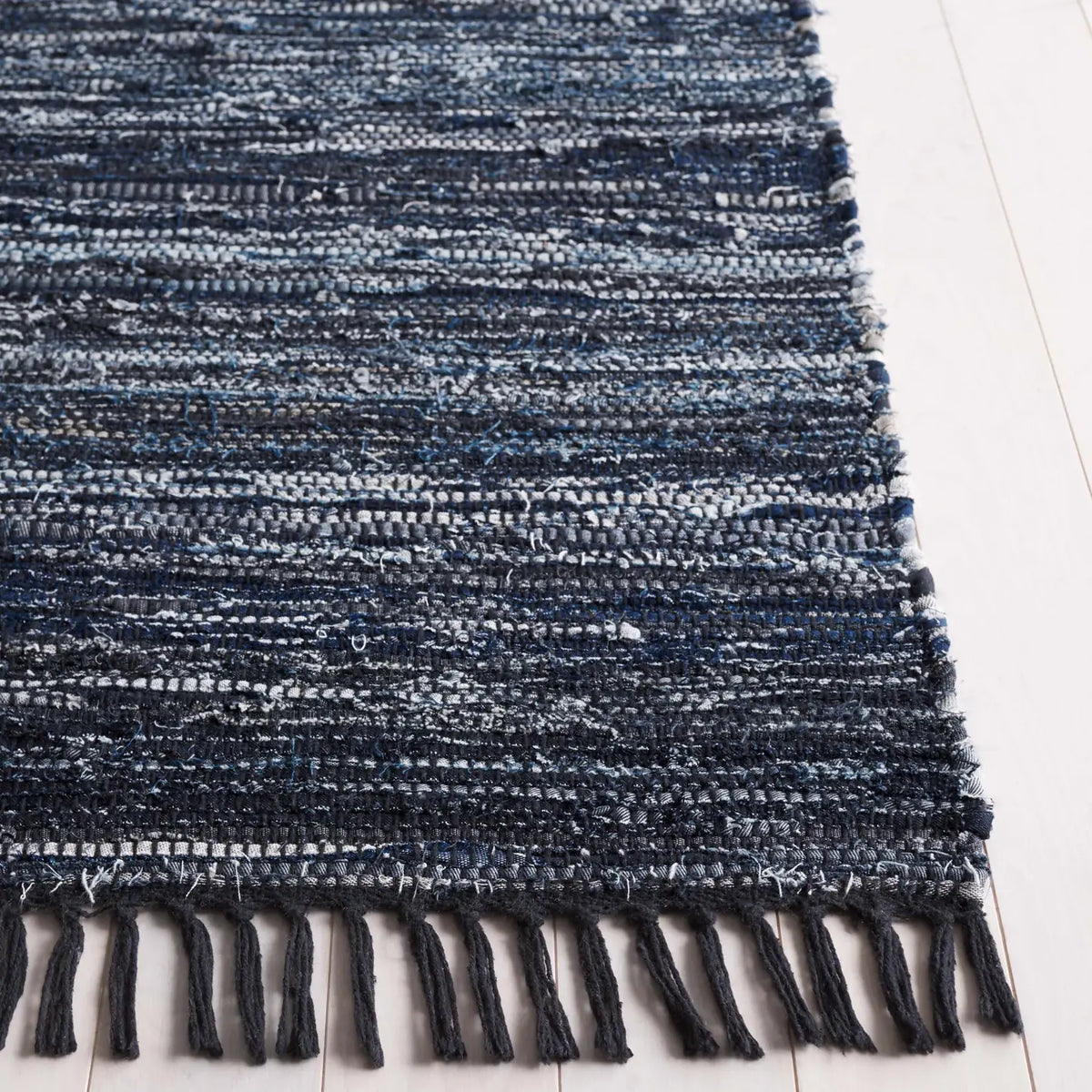 Safavieh Rag Rug 4'-0" x 6'-0" Rug in Navy / Black