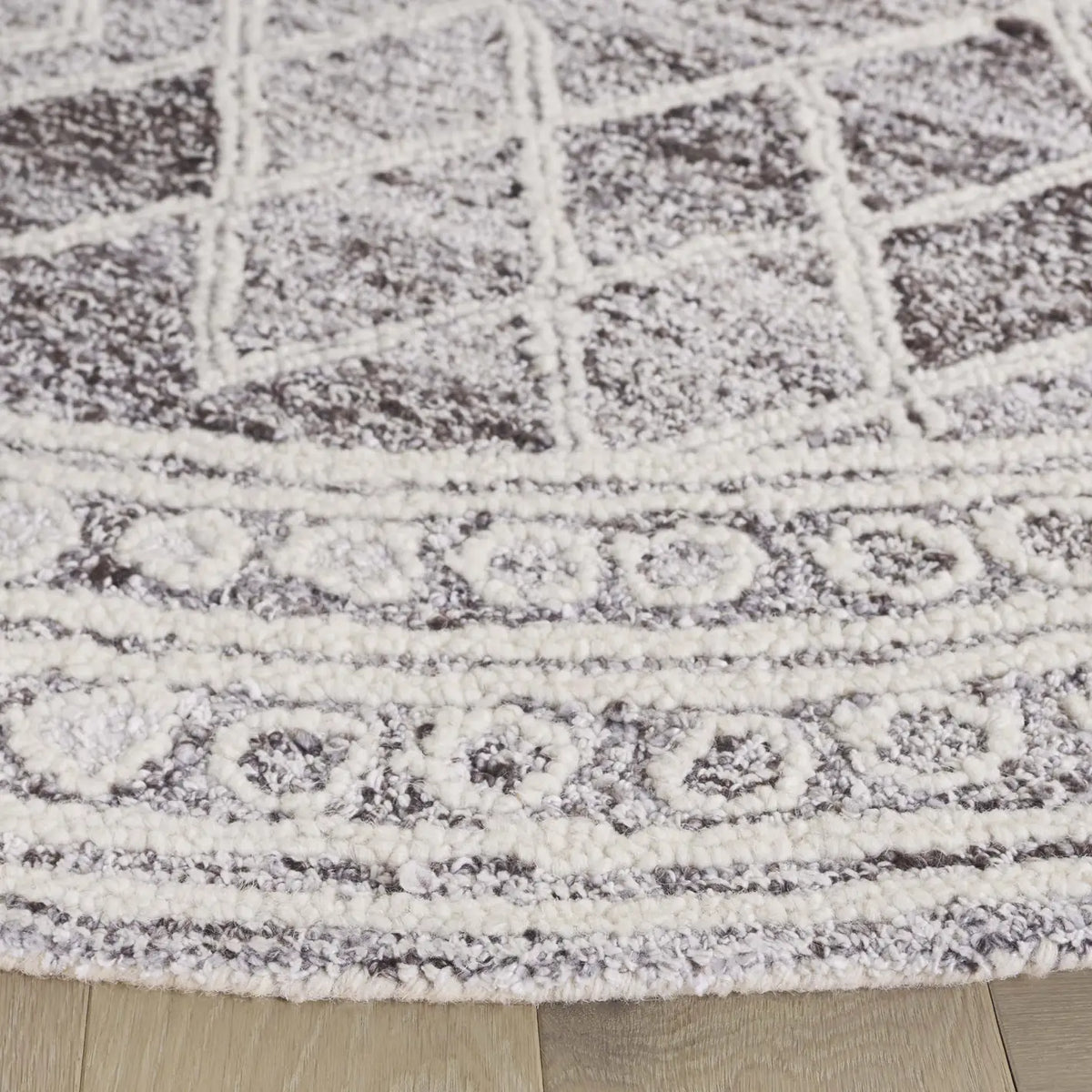 Safavieh Abstract 6'-0" x 6'-0" Rug in Ivory / Grey