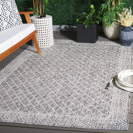 Safavieh Courtyard 4'-0" x 5'-7" Rug in Light Grey / Dark Grey