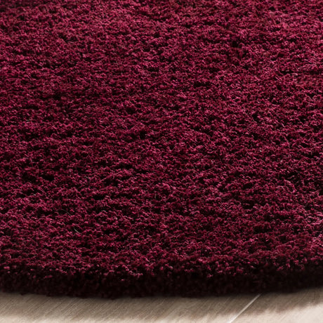Safavieh Sgl-Laguna Shag 5'-3" x 5'-3" Rug in Maroon