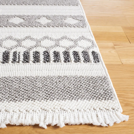 Safavieh Lotus 4'-0" x 6'-0" Rug in Ivory / Dark Grey