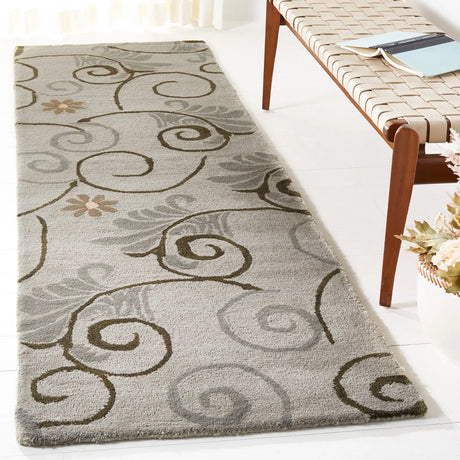 Safavieh Soho 2'-6" x 8'-0" Rug in Grey / Multi