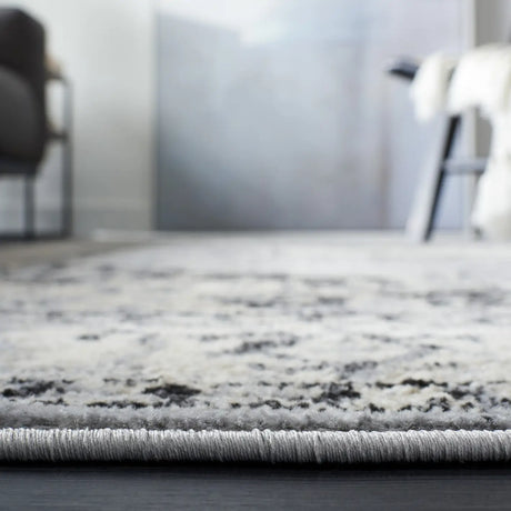 Safavieh Brentwood 4'-0" x 6'-0" Rug in Silver / Black