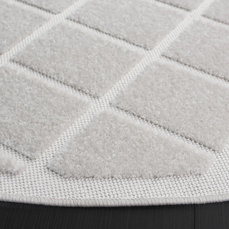 Safavieh Stella 6'-7" x 6'-7" Rug in Ivory