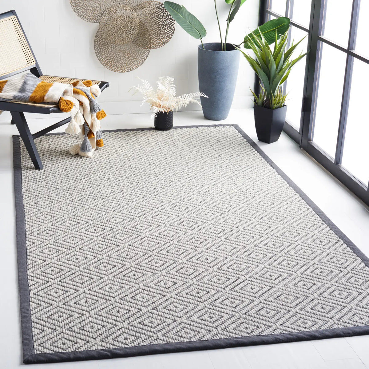 Safavieh Palm Beach 5'-0" x 8'-0" Rug in Grey / Dark Grey