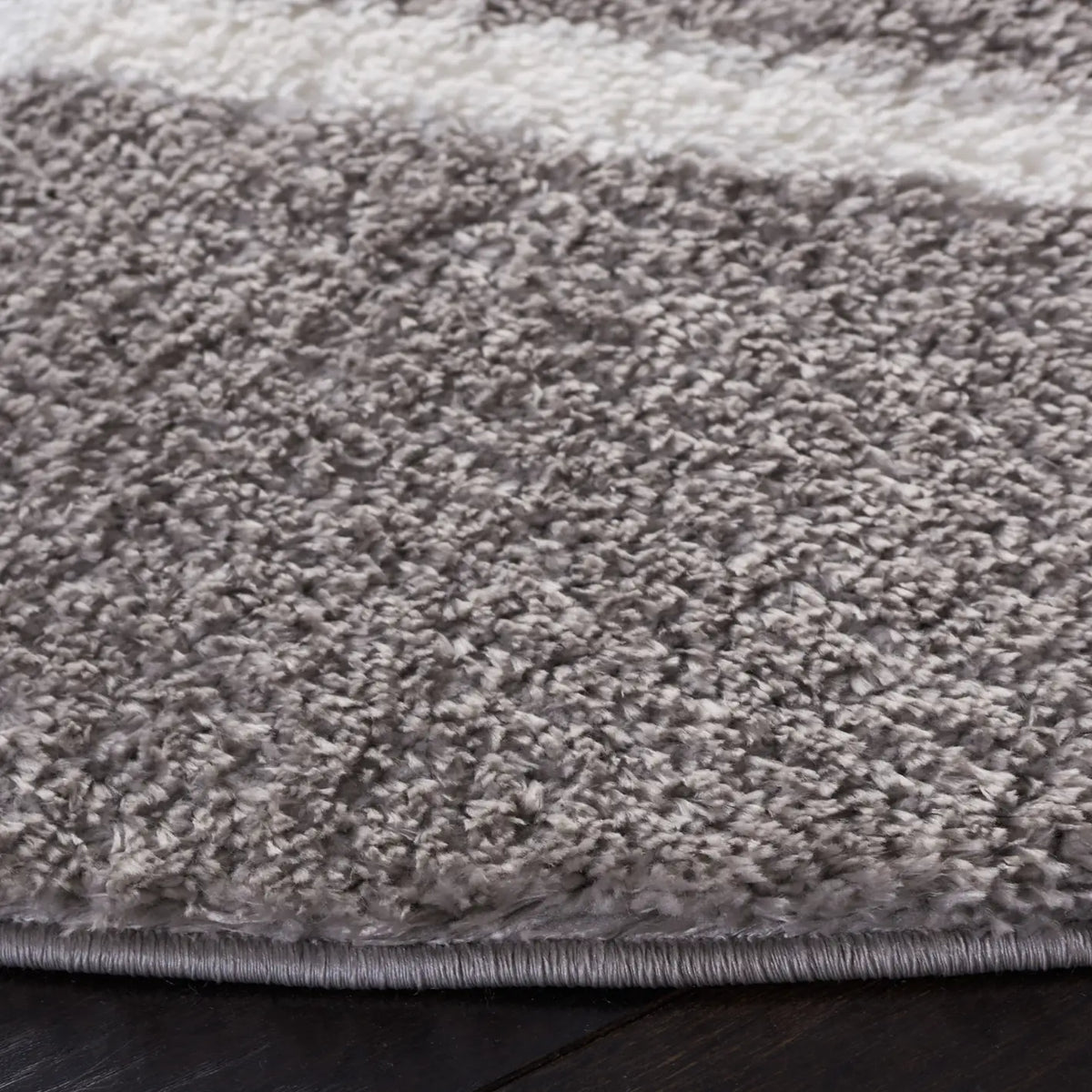 Safavieh Tahoe Shag 6'-7" x 6'-7" Rug in Grey / White