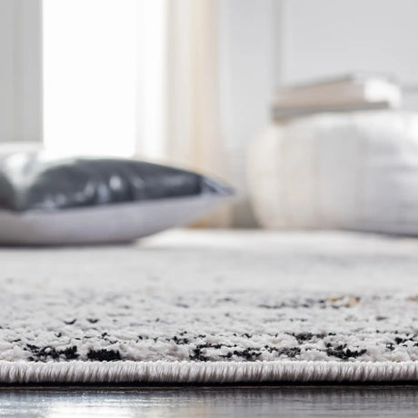 Safavieh Amelia 4'-5" x 6'-5" Rug in Grey / Gold