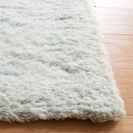 Safavieh Casablanca 4'-0" x 6'-0" Rug in Light Blue