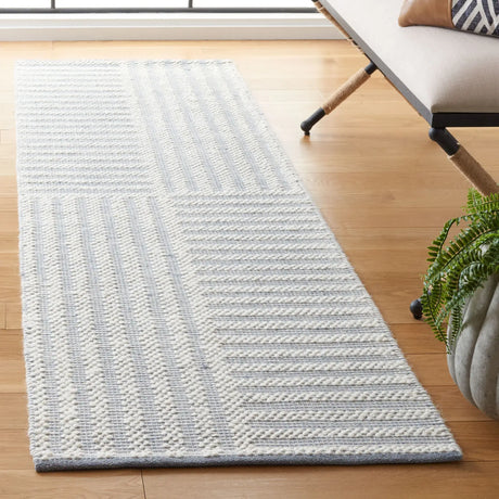 Safavieh Natura 2'-3" x 8'-0" Rug in Ivory / Grey