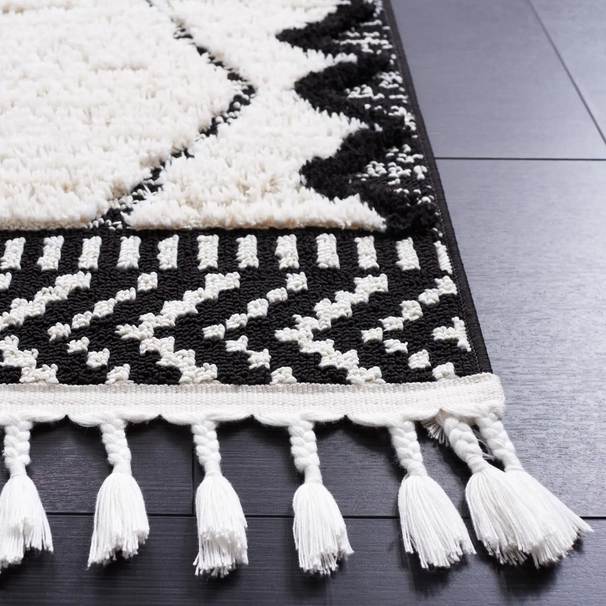 Safavieh Marrakesh 4'-0" x 6'-0" Rug in Ivory / Anthracite