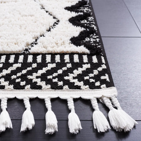 Safavieh Marrakesh 4'-0" x 6'-0" Rug in Ivory / Anthracite