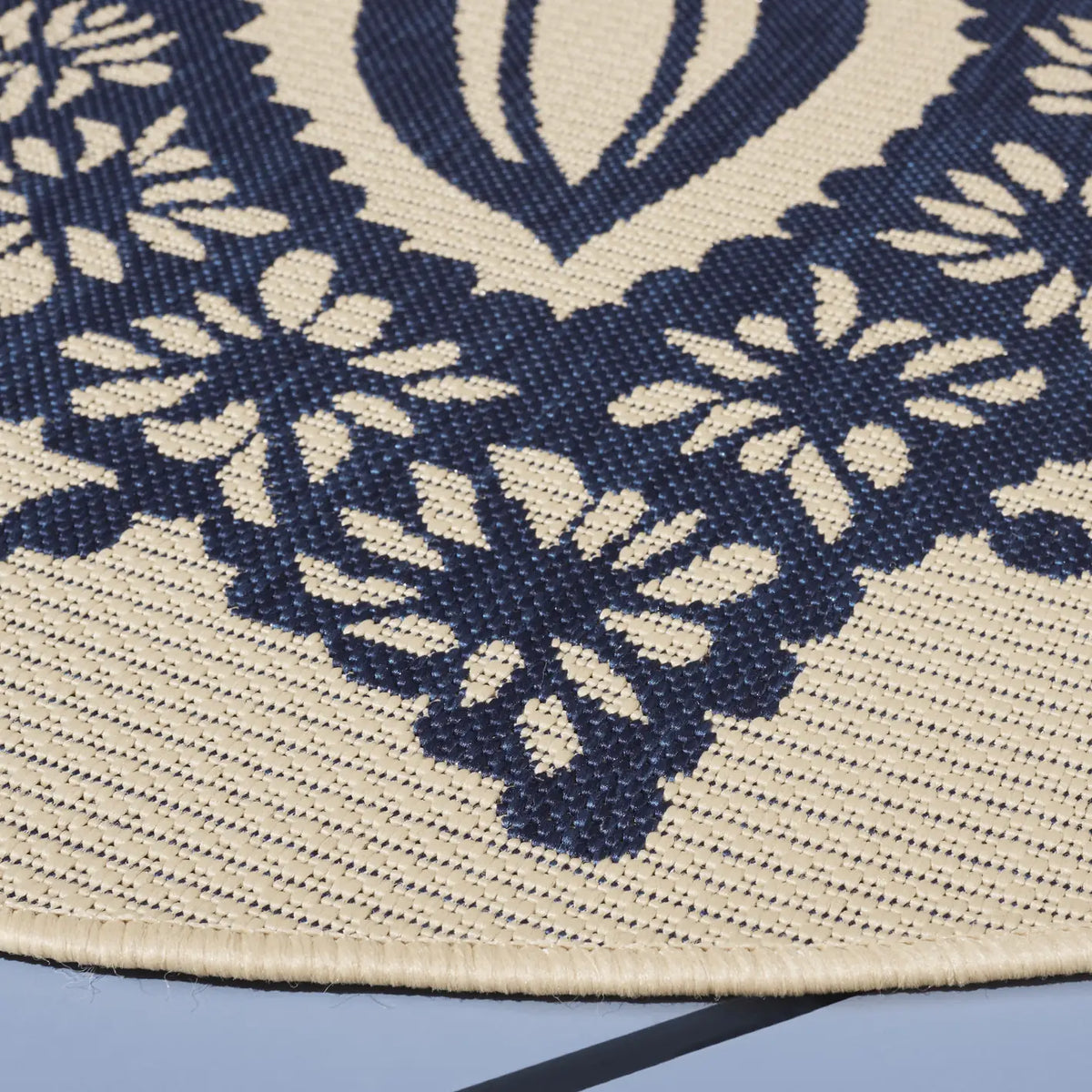 Safavieh Courtyard 6'-7" x 6'-7" Rug in Beige / Navy