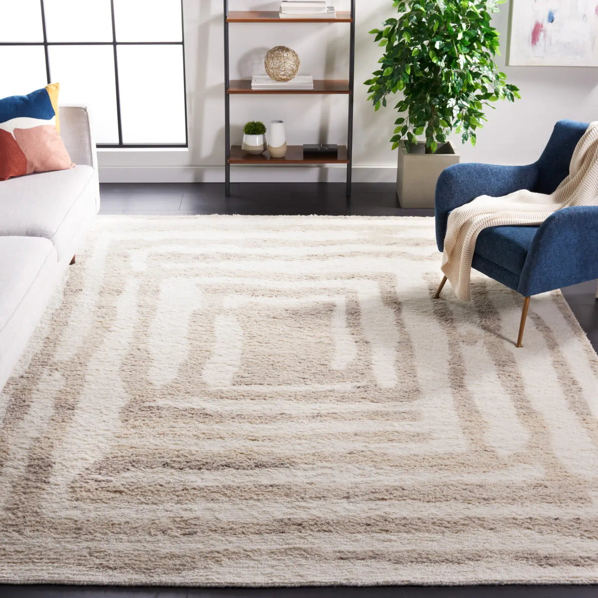 Safavieh Casablanca 8'-0" x 10'-0" Rug in Ivory / Beige