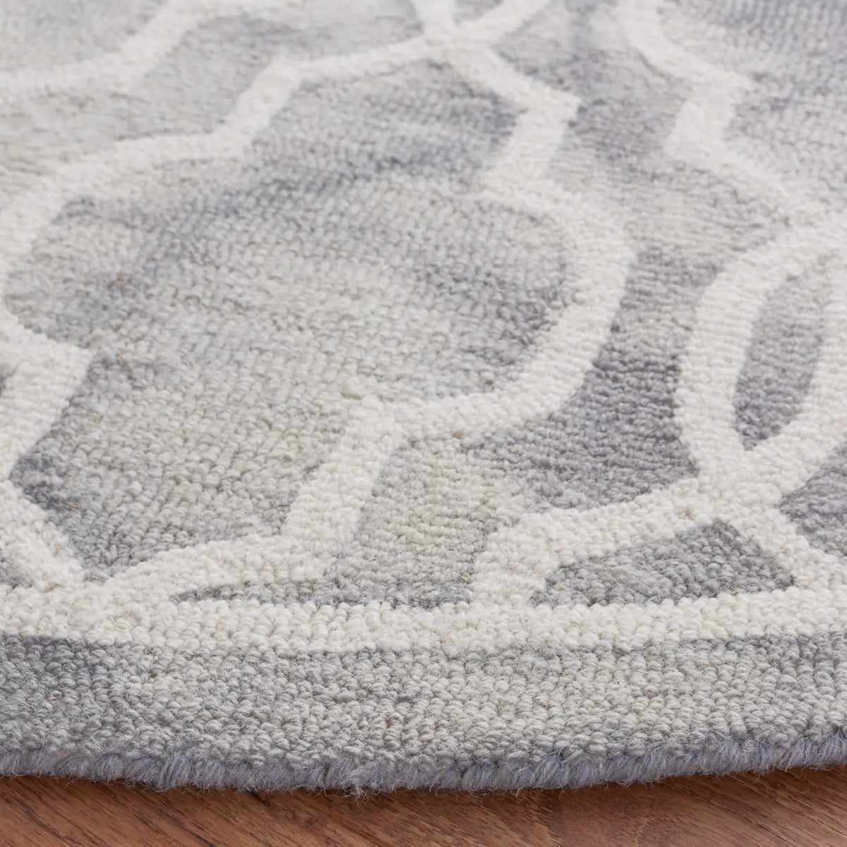 Safavieh Dip Dye 7'-0" x 7'-0" Rug in Grey / Ivory