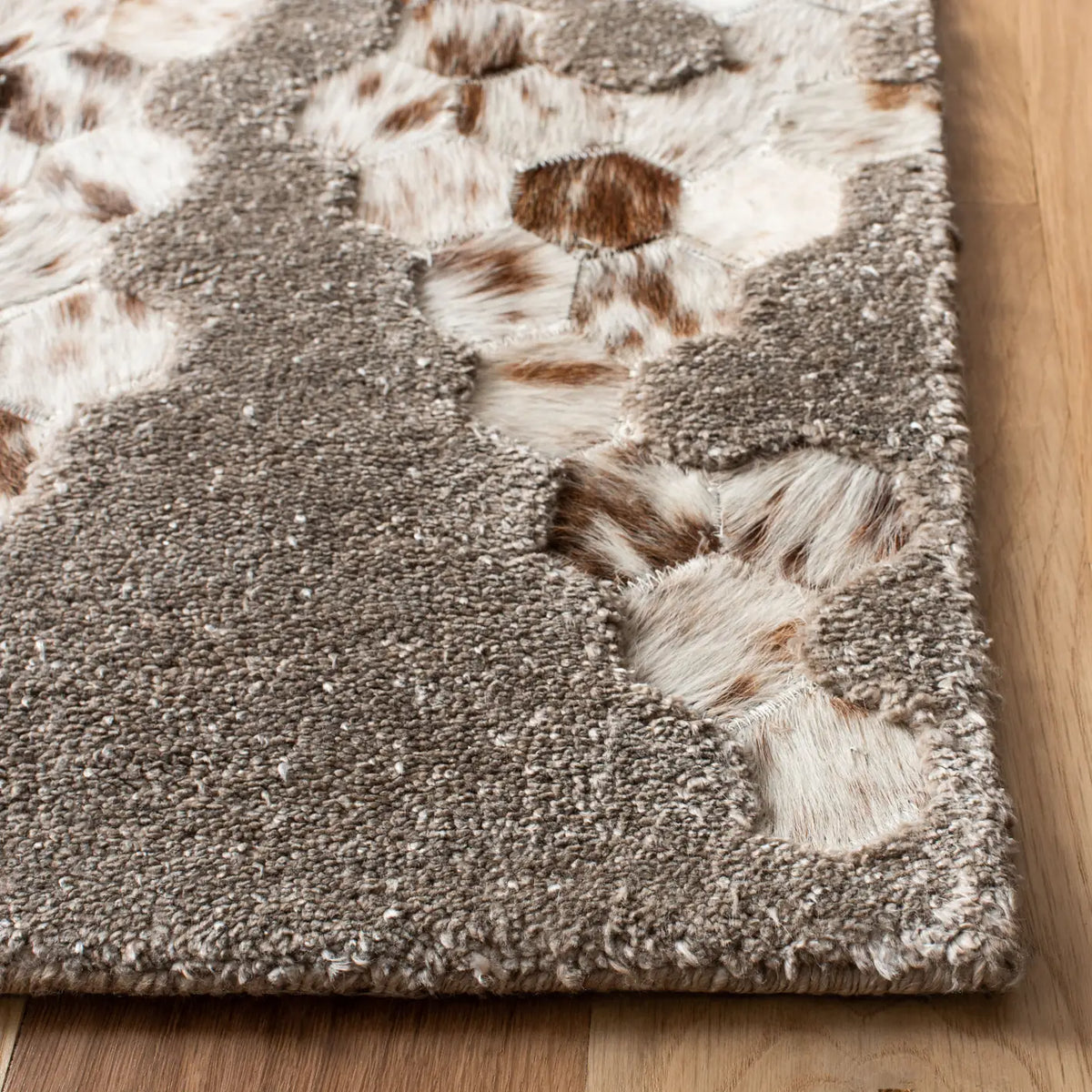 Safavieh Manhattan 5'-0" x 8'-0" Rug in Taupe