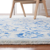 Safavieh Metro 4'-0" x 6'-0" Rug in Blue / Beige