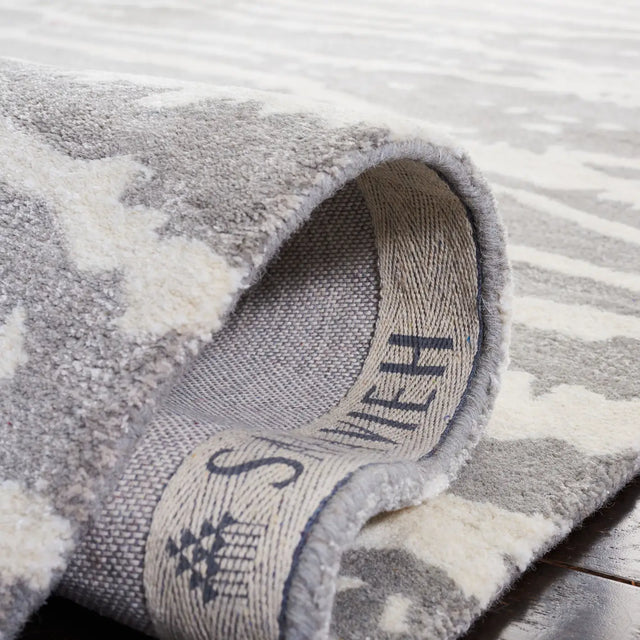 Safavieh Soho 3'-6" x 5'-6" Rug in Grey / Ivory