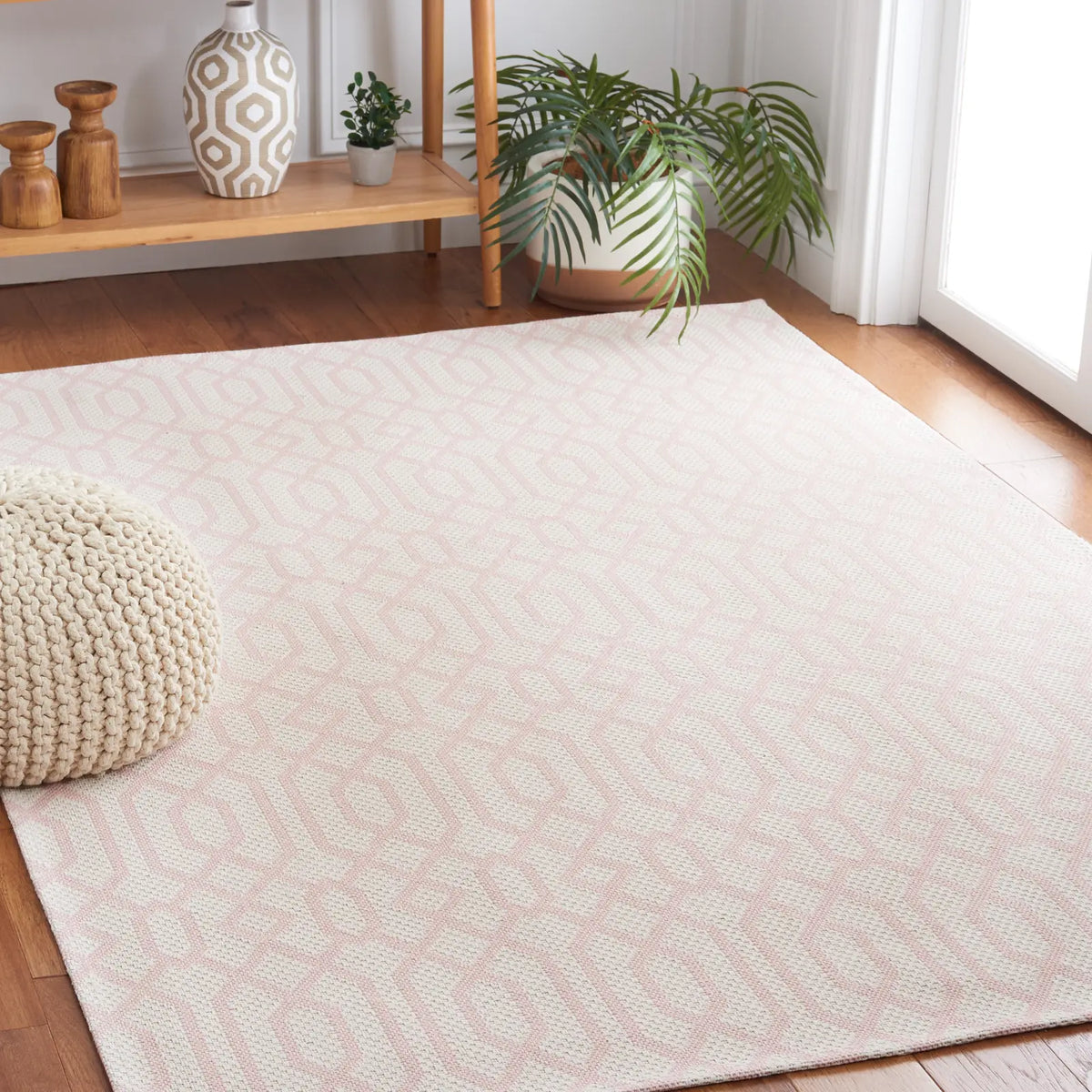 Safavieh Martha Stewart 5'-0" x 7'-0" Rug in Pink / Ivory