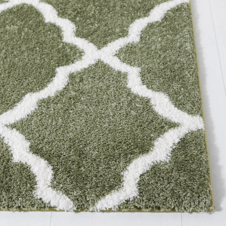 Safavieh Tahoe Shag 4'-0" x 6'-0" Rug in Sage / White