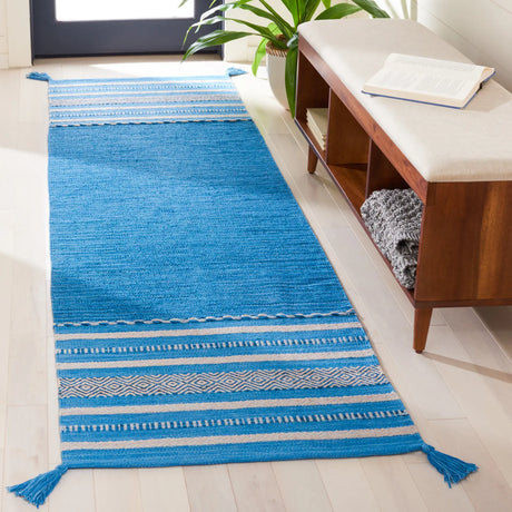 Safavieh Montauk 3'-0" x 5'-0" Rug in Blue / Grey