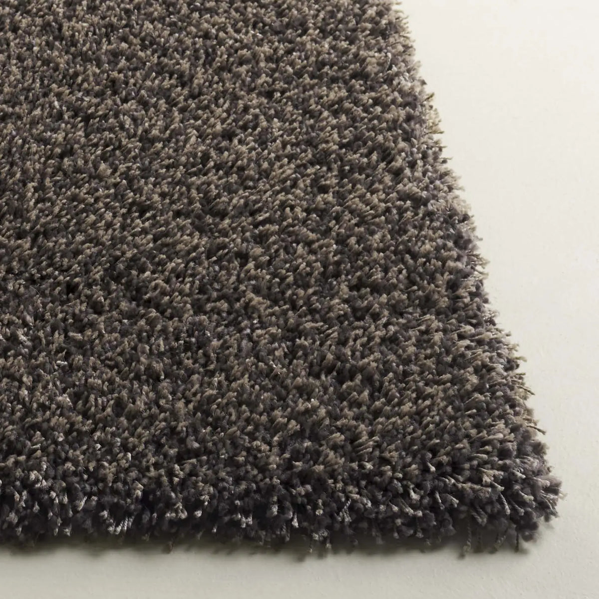 Safavieh Shag 2'-3" x 5'-0" Rug in Mushroom