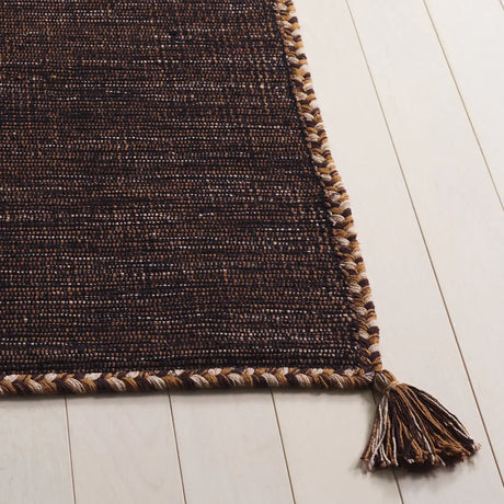 Safavieh Montauk 4'-0" x 6'-0" Rug in Brown / Black
