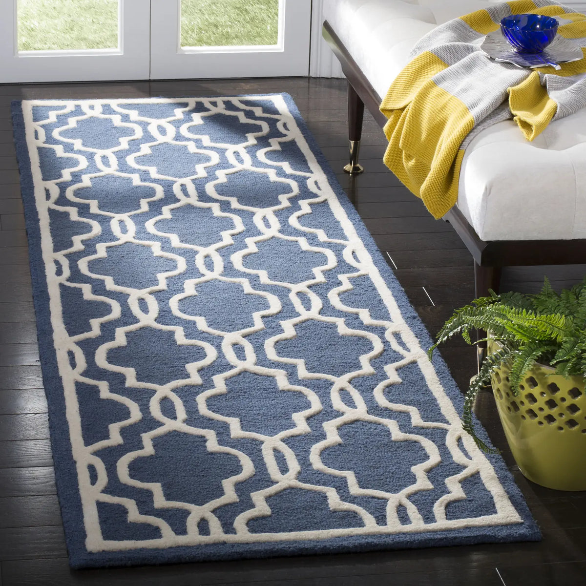 Safavieh Cambridge 2'-6" x 10'-0" Rug in Navy / Ivory