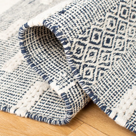 Safavieh Striped Kilim 4'-0" x 6'-0" Rug in Navy / Ivory