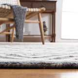 Safavieh Metro 4'-0" x 6'-0" Rug in Grey / Ivory