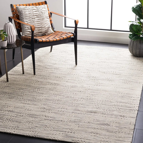 Safavieh Marbella 4'-0" x 6'-0" Rug in Grey / Beige