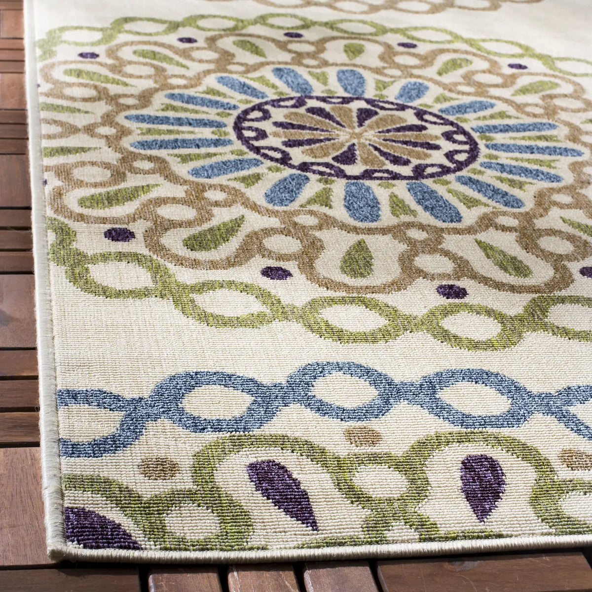 Safavieh Veranda 4'-0" x 5'-7" Rug in Cream / Green