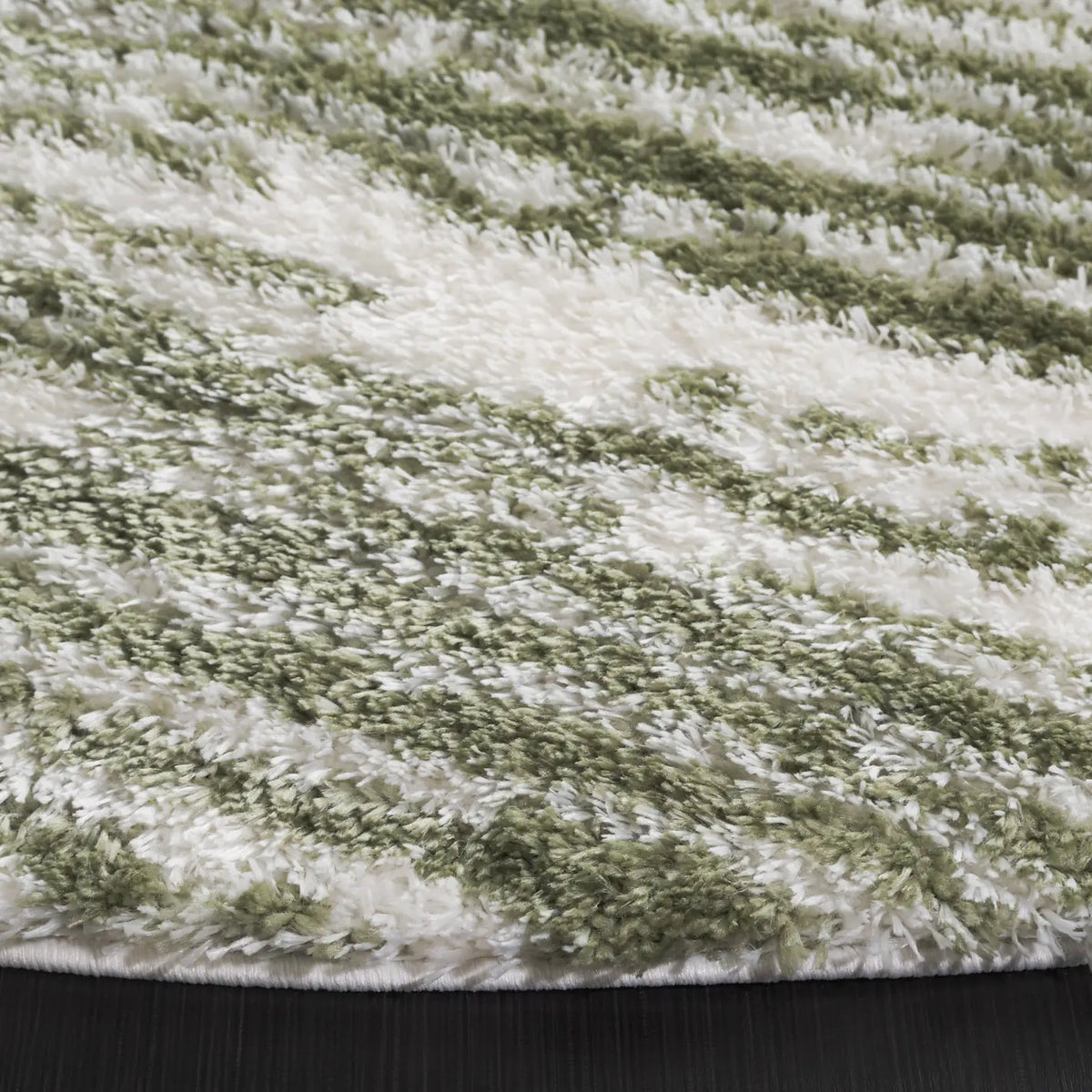 Safavieh Tahoe Shag 6'-7" x 6'-7" Rug in Ivory / Green