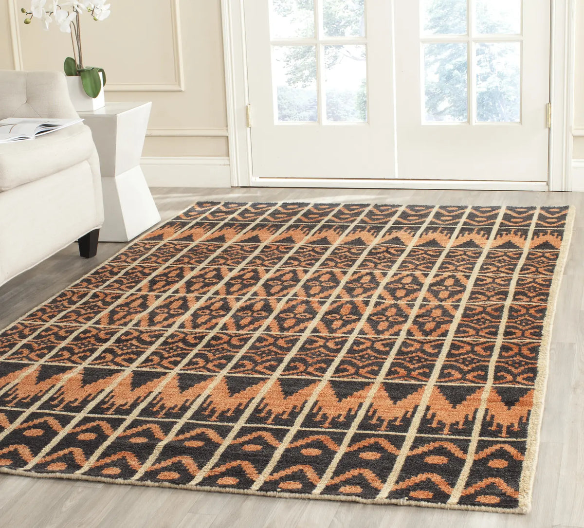 Safavieh Kenya 4'-0" x 6'-0" Rug in Orange / Black