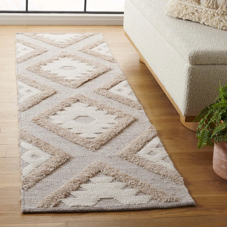 Safavieh Natura 2'-3" x 8'-0" Rug in Brown / Ivory