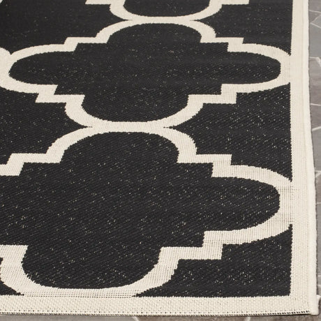 Safavieh Courtyard 2'-7" x 5'-0" Rug in Black / Beige