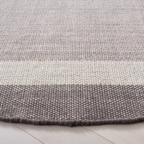 Safavieh Montauk 7'-0" x 7'-0" Rug in Ivory / Grey