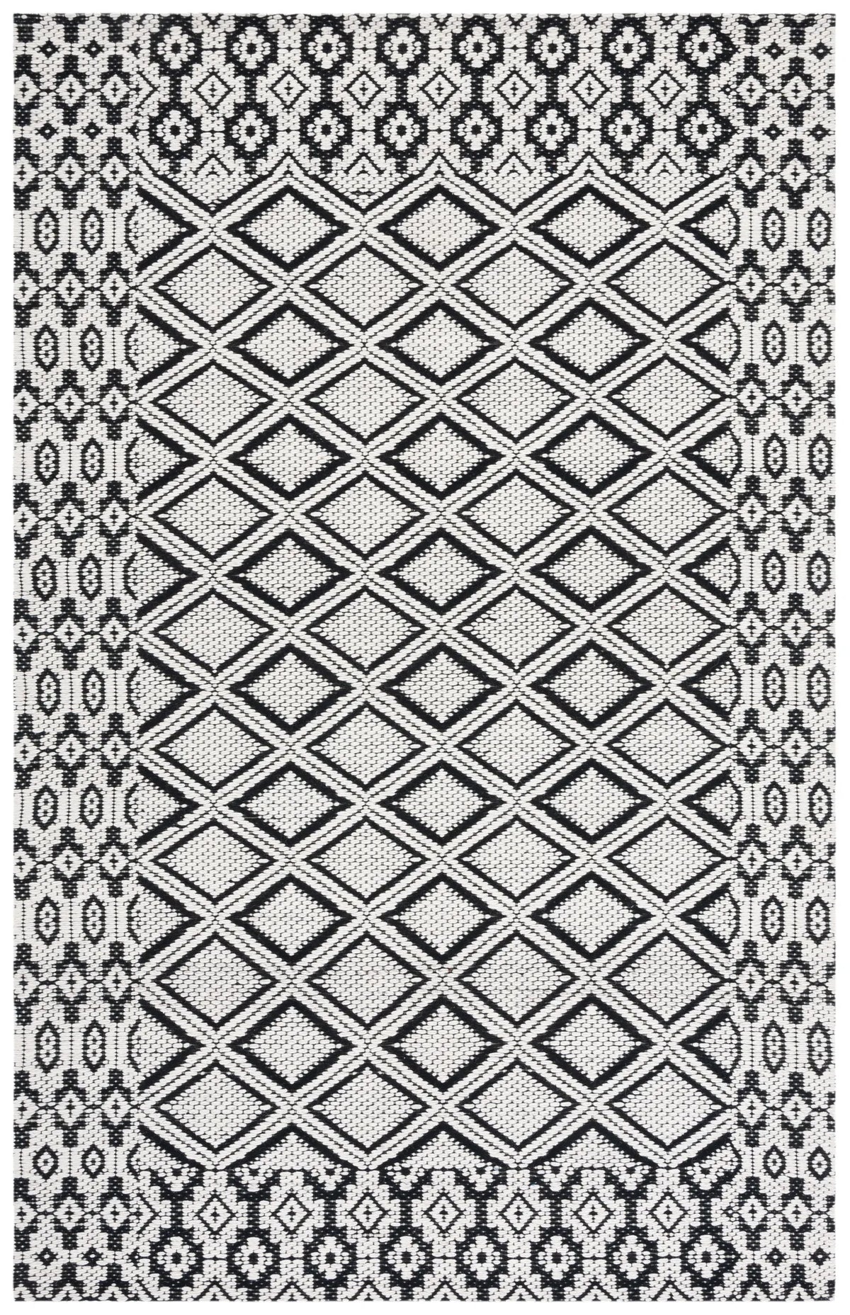 Safavieh Marbella 4'-0" x 6'-0" Rug in Ivory / Black