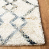Safavieh Casablanca 4'-0" x 6'-0" Rug in Ivory / Grey
