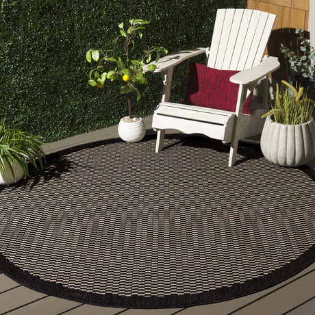 Safavieh Beach House 6'-7" x 6'-7" Rug in Black / Beige