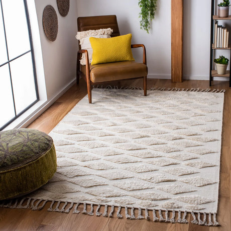 Safavieh Casablanca 6'-0" x 9'-0" Rug in Ivory