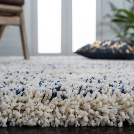 Safavieh Hudson Shag 4'-0" x 6'-0" Rug in Ivory / Navy