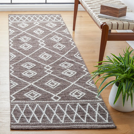 Safavieh Kilim 2'-3" x 9'-0" Rug in Brown / Ivory